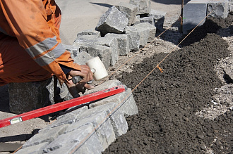 укладка брусчатки на тощий бетон